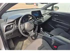 Toyota C-HR (2019) thumbnail 2