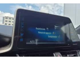 Toyota C-HR (2019) thumbnail 32