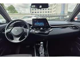 Toyota C-HR (2019) thumbnail 56
