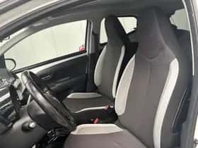 Toyota Aygo (2017) thumbnail 30