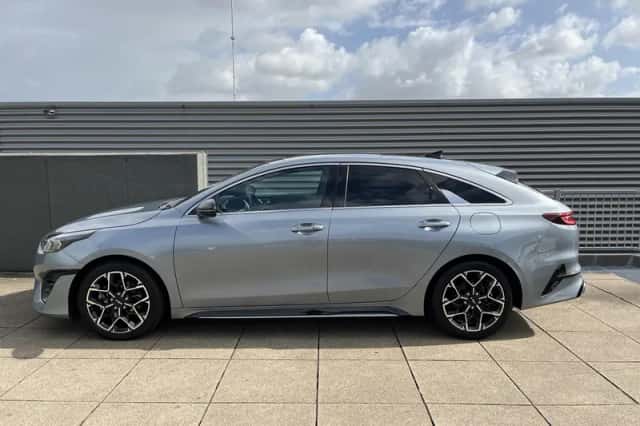 Kia Proceed (2024) thumbnail 3