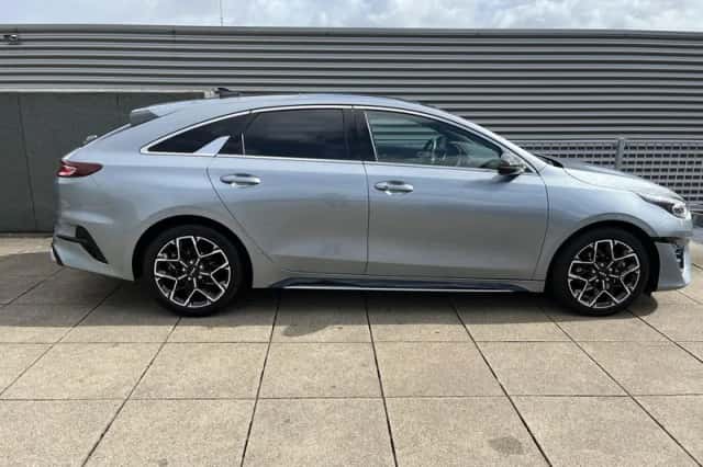 Kia Proceed (2024) thumbnail 6