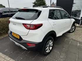 Kia Stonic (2024) thumbnail 4