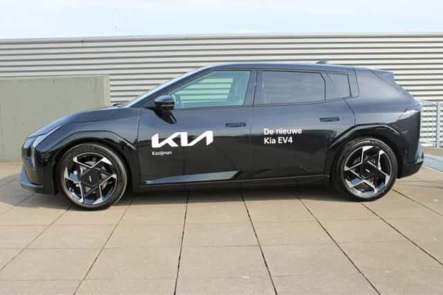 Kia EV4 (2025) thumbnail 2