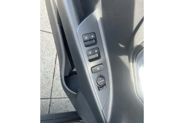 Kia Stonic (2024) thumbnail 14