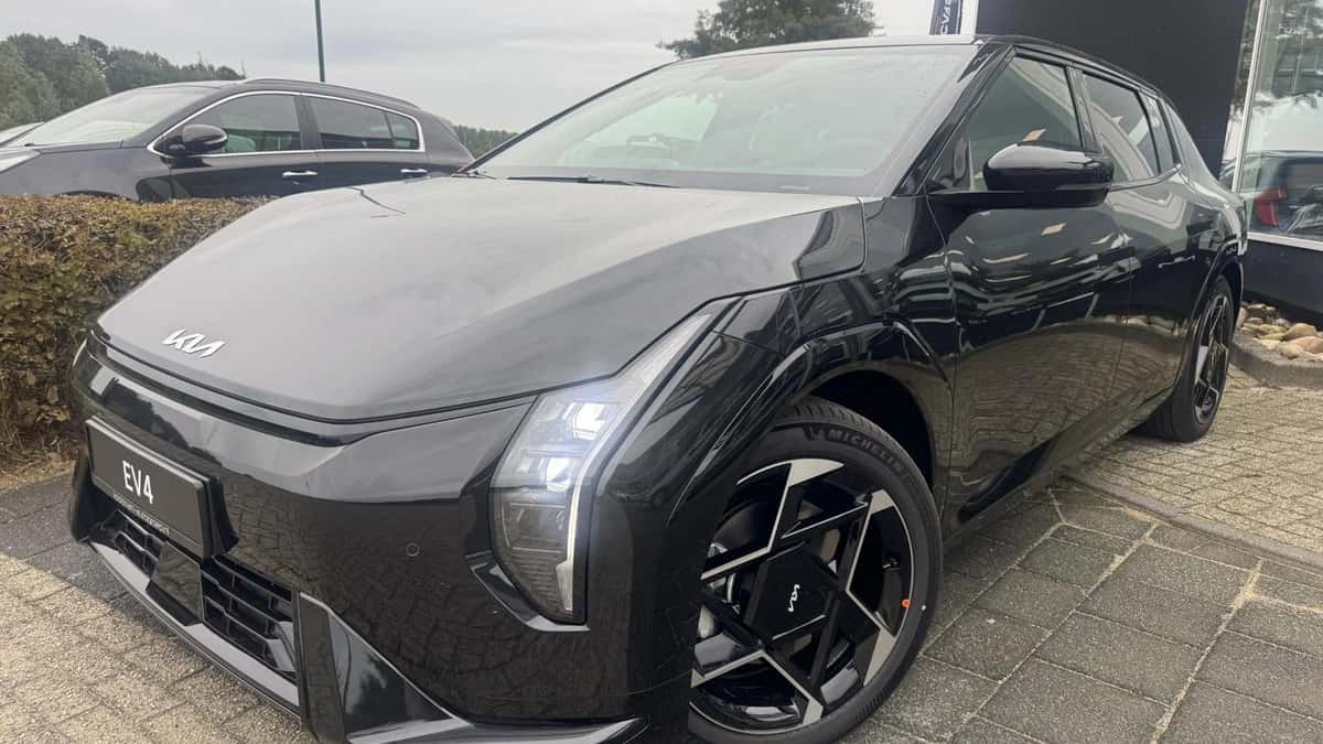 Kia EV4 (2026) — foto 1