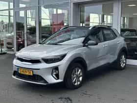 Kia Stonic (2023) thumbnail 3