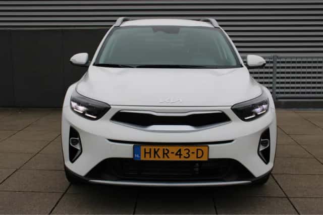 Kia Stonic (2025) thumbnail 3
