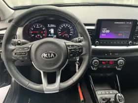 Kia Stonic (2020) thumbnail 4