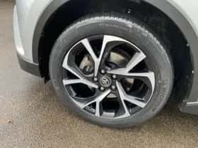 Toyota C-HR (2019) thumbnail 15