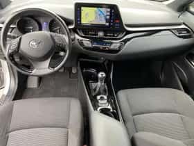 Toyota C-HR (2019) thumbnail 24