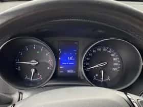 Toyota C-HR (2019) thumbnail 80