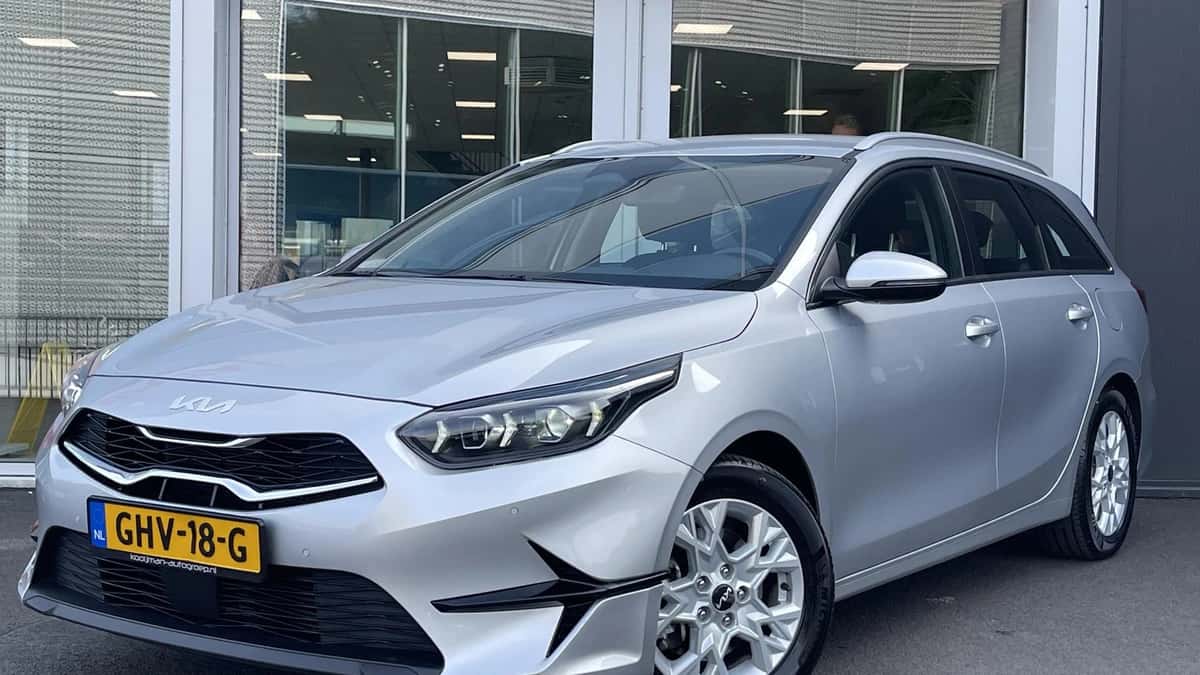 Kia Ceed Sportswagon (2024) — foto 1