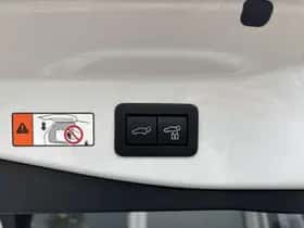 Toyota C-HR (2024) thumbnail 24