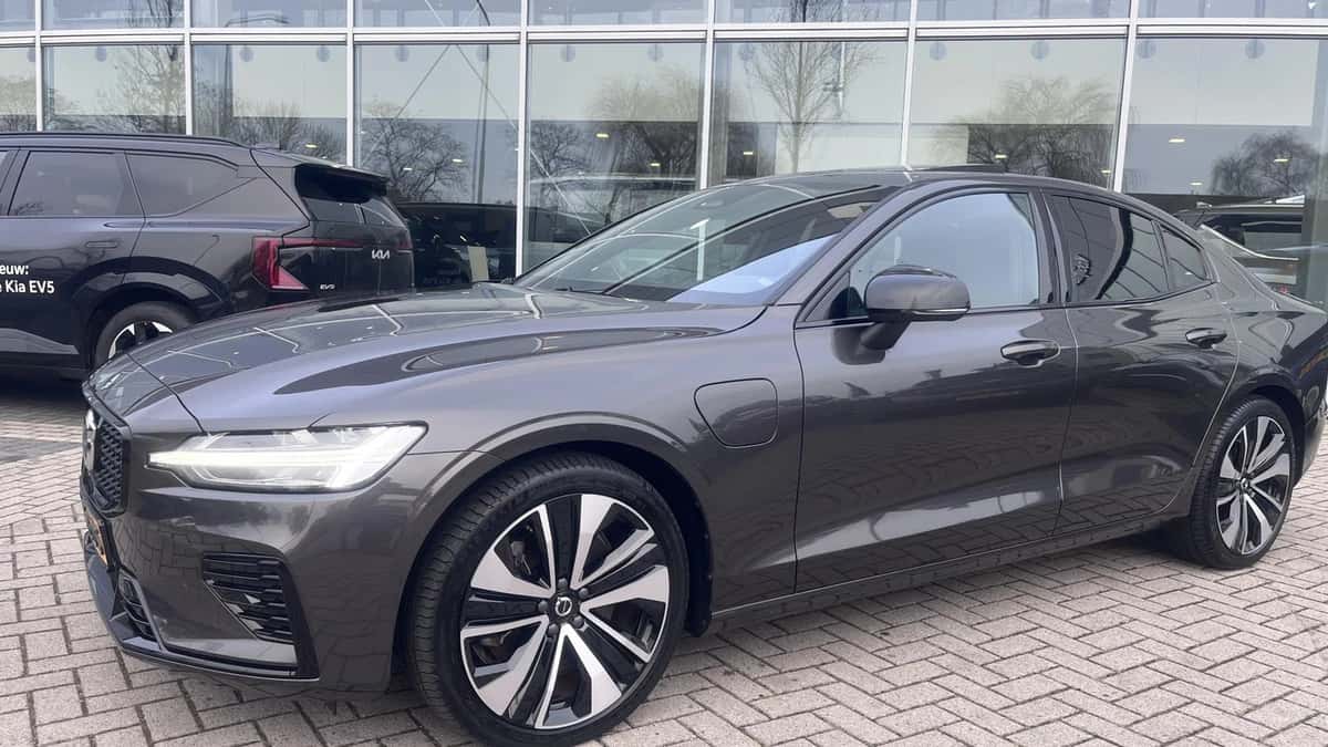 Volvo S60 (2023) — foto 1