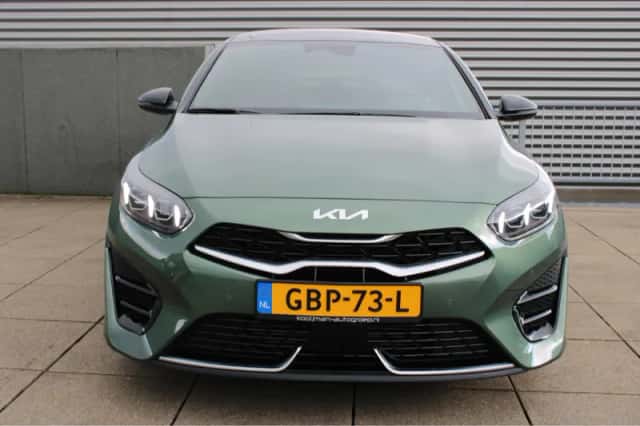 Kia Proceed (2024) thumbnail 3