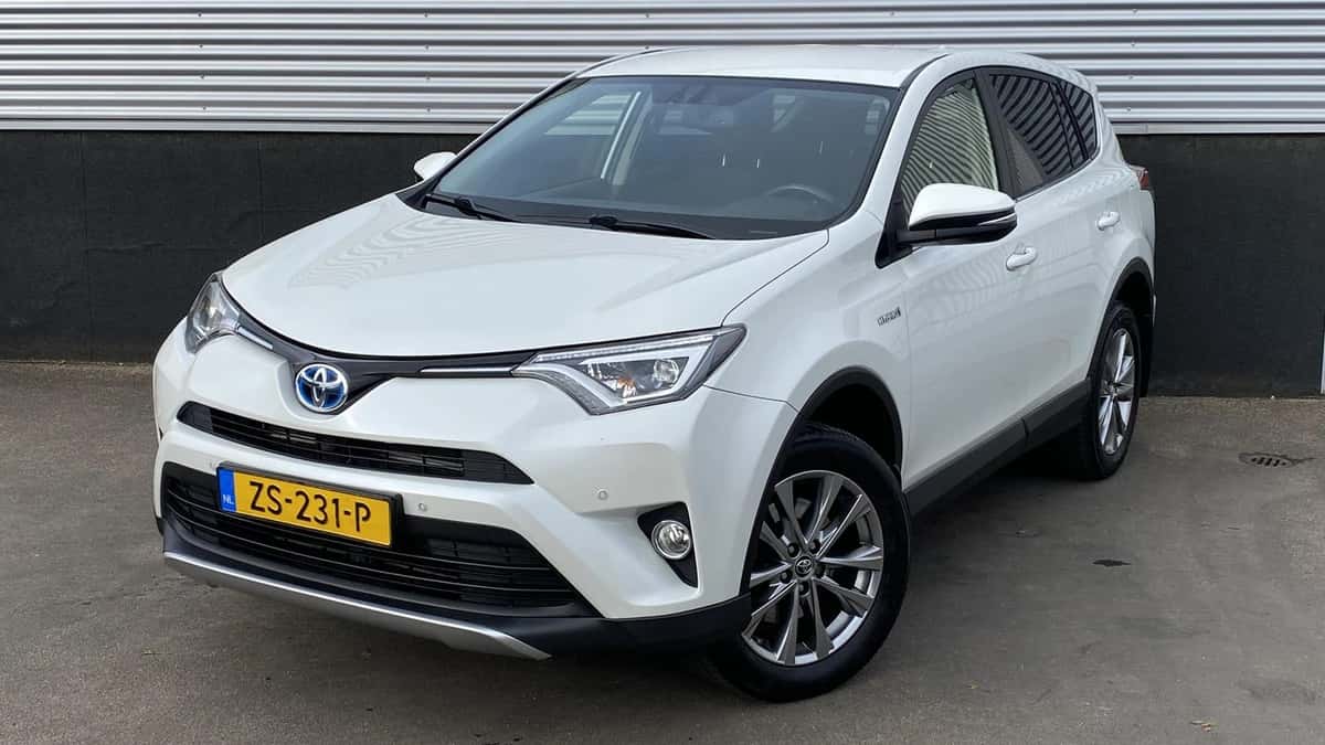 Toyota RAV4 (2016) — foto 1