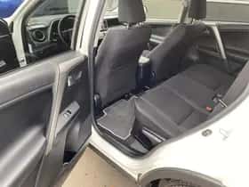 Toyota RAV4 (2016) thumbnail 101