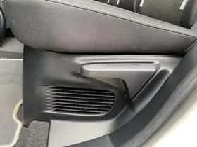 Toyota RAV4 (2016) thumbnail 102