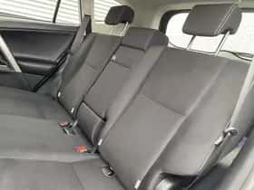 Toyota RAV4 (2016) thumbnail 103