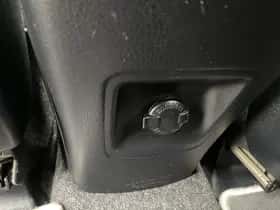 Toyota RAV4 (2016) thumbnail 105