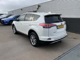 Toyota RAV4 (2016) thumbnail 5