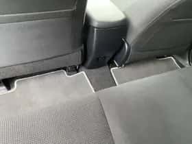 Toyota RAV4 (2016) thumbnail 48