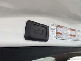 Toyota RAV4 (2016) thumbnail 65