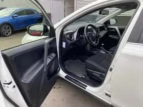 Toyota RAV4 (2016) thumbnail 76