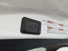 Toyota RAV4 (2016) thumbnail 9