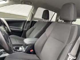 Toyota RAV4 (2016) thumbnail 81
