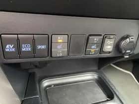 Toyota RAV4 (2016) thumbnail 92