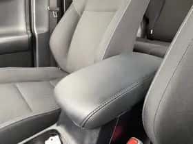 Toyota RAV4 (2016) thumbnail 95
