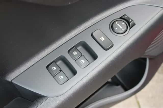 Kia Stonic (2024) thumbnail 16
