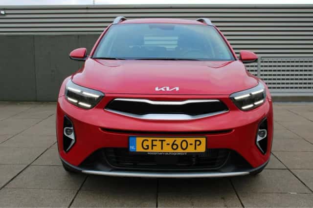 Kia Stonic (2024) thumbnail 3