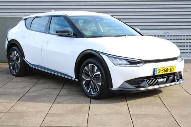 Kia EV6 (2022) thumbnail 2