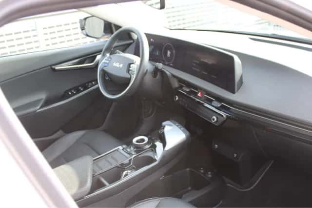 Kia EV6 (2022) thumbnail 12