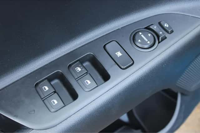 Kia Stonic (2024) thumbnail 11