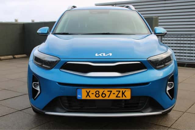 Kia Stonic (2024) thumbnail 3