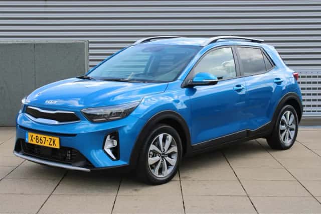 Kia Stonic (2024) thumbnail 4