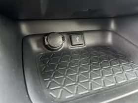 Toyota RAV4 (2021) thumbnail 30