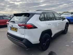 Toyota RAV4 (2021) thumbnail 8