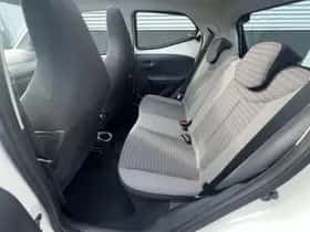 Toyota Aygo (2019) thumbnail 16