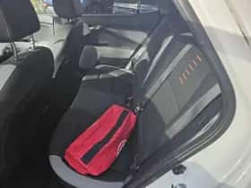 Kia Stonic (2020) thumbnail 17