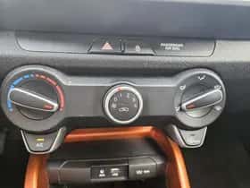 Kia Stonic (2020) thumbnail 43