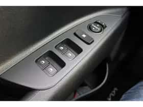 Kia Stonic (2024) thumbnail 61