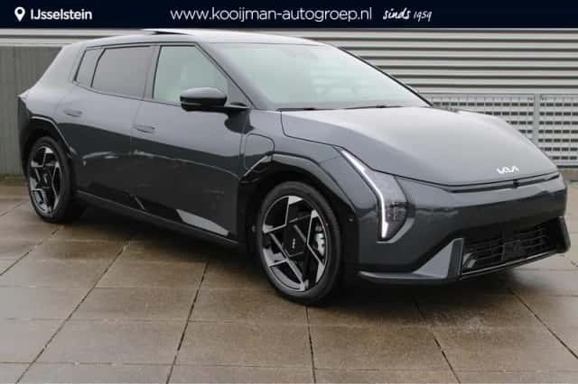 Kia EV4 (2026) thumbnail 1