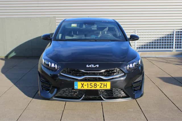 Kia Proceed (2024) thumbnail 3