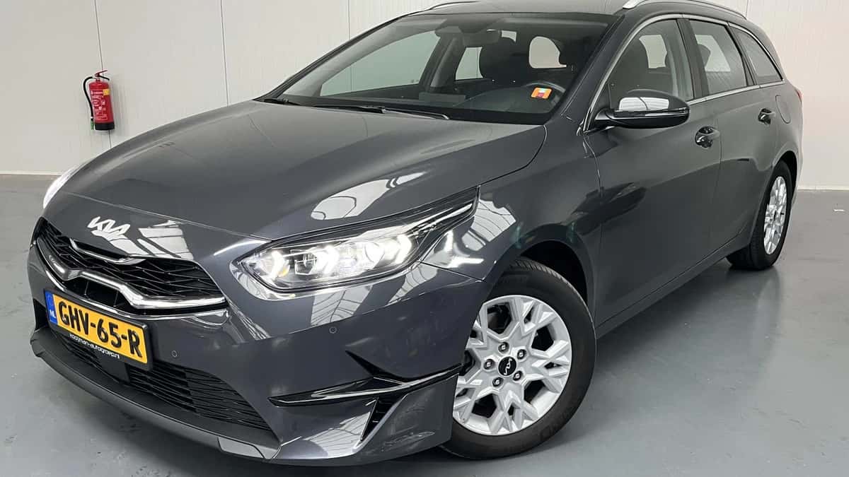 Kia Ceed Sportswagon (2024) — foto 1