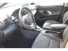 Toyota Yaris (2025) thumbnail 2